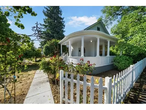 724 Monroe St, Oregon City, OR 97045