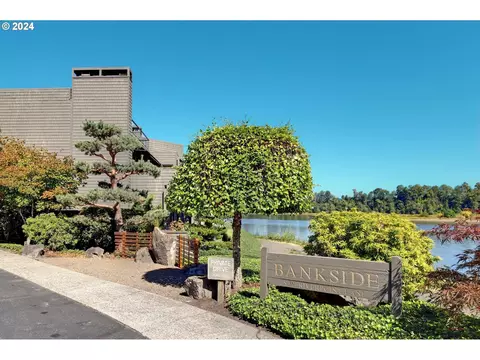 5758 S Riverpoint Ln, Portland, OR 97239