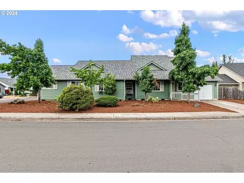 4096 S E St, Springfield, OR 97478