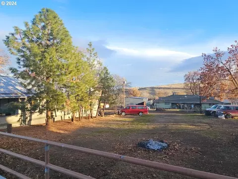 Deschutes Ave, Maupin, OR 97037