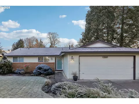 18660 Roundtree Dr, Oregon City, OR 97045