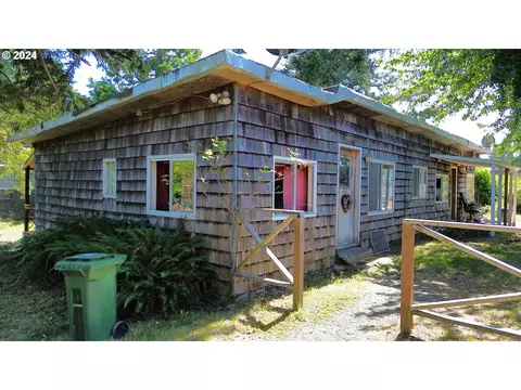 1626 Lund Ave, Coos Bay, OR 97420