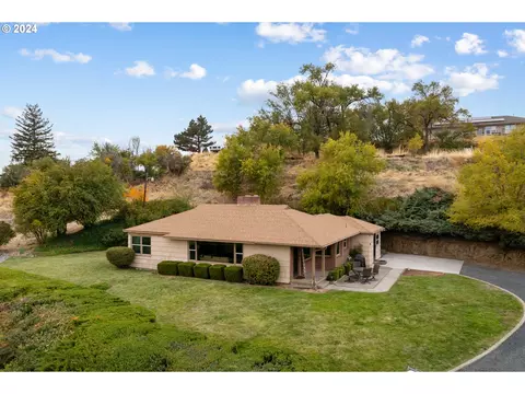 19 NE Mount Hebron Dr, Pendleton, OR 97801