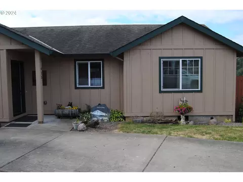 415 Trail St, Gaston, OR 97119