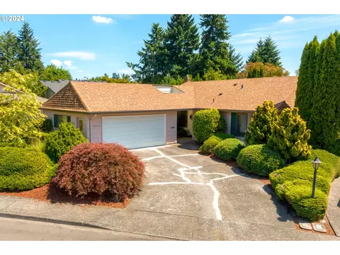 10490 SW Century Oak Dr, Portland, OR 97224