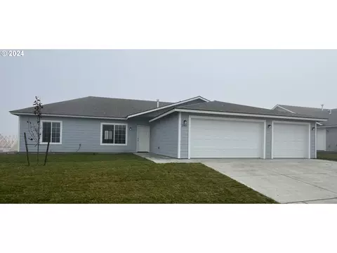 2907 Cardinal Pl, Umatilla, OR 97882