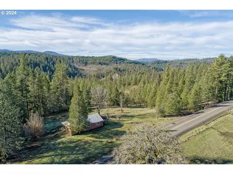 2526 Cobleigh Rd, Eagle Point, OR 97524