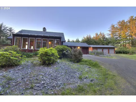 34071 Ophir Rd, Gold Beach, OR 97444