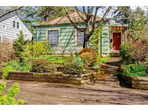 2063 Kincaid St, Eugene, OR 97405