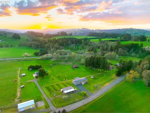 2449 Azalea Dr, Elkton, OR 97436