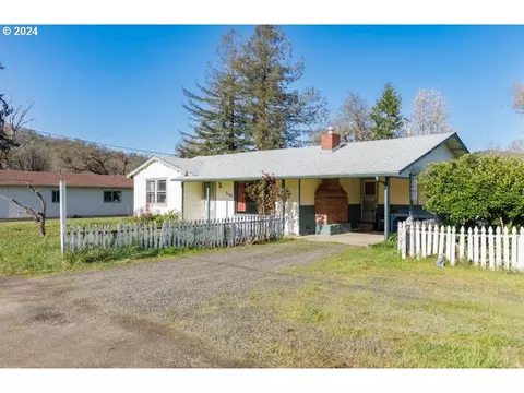 149 Buena Vista Ln, Roseburg, OR 97471