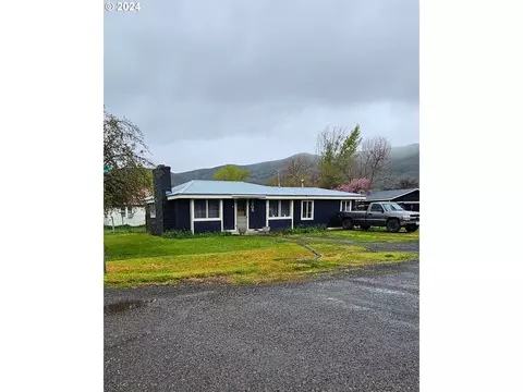 3805 Baker St, Baker City, OR 97814