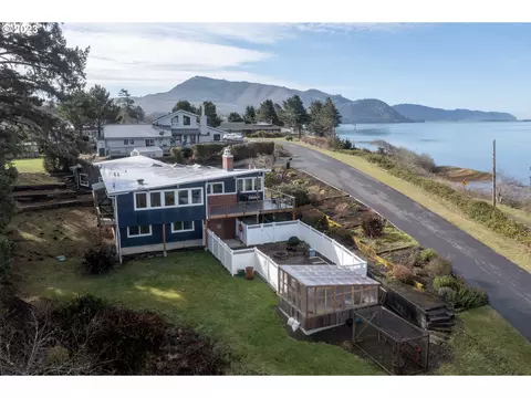 4940 Bourbon Pl, Tillamook, OR 97141