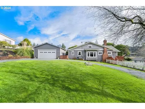 1084 Southwestern Blvd, Coos Bay, OR 97420