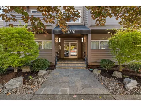 4320 S Corbett Ave #108, Portland, OR 97239