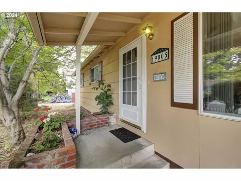 19005 NE Hassalo St, Portland, OR 97230