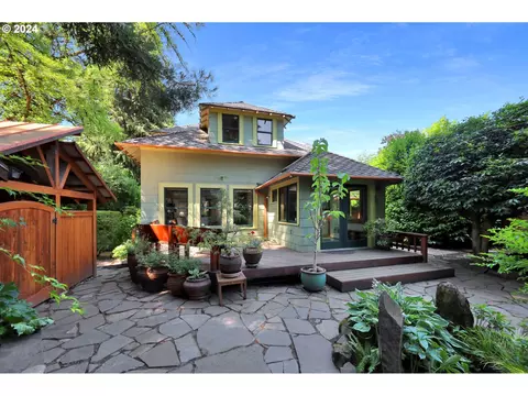 888 W 8th Ave, Eugene, OR 97402