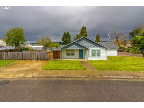 814 18th Ave, Sweet Home, OR 97386