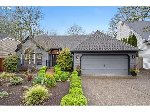 5554 Royal Oaks Dr, Lake Oswego, OR 97035