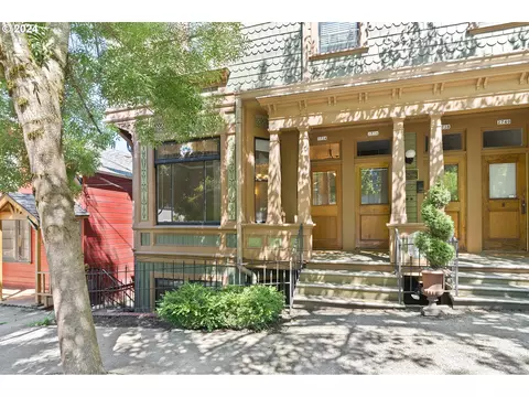 2734 SW 2nd Ave, Portland, OR 97201