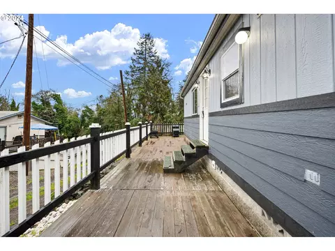 502 S 6th St, Springfield, OR 97477 photo 5