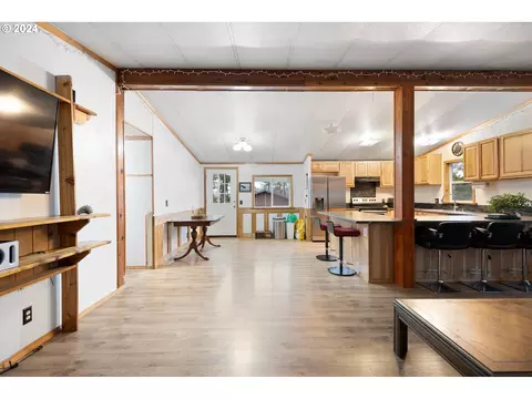 502 S 6th St, Springfield, OR 97477 photo 11