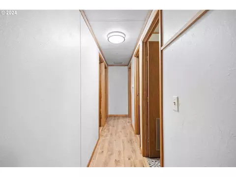 502 S 6th St, Springfield, OR 97477 photo 13