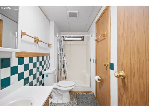 502 S 6th St, Springfield, OR 97477 photo 17