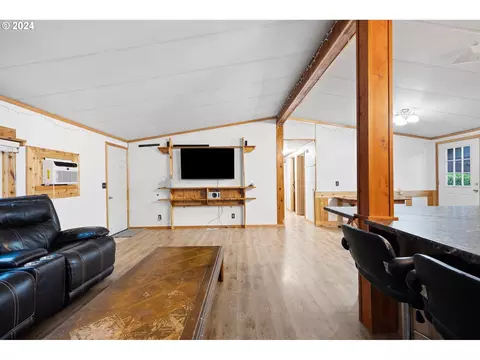 502 S 6th St, Springfield, OR 97477 photo 12