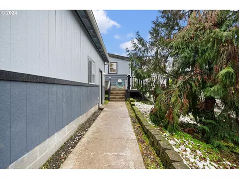 502 S 6th St, Springfield, OR 97477 photo 4