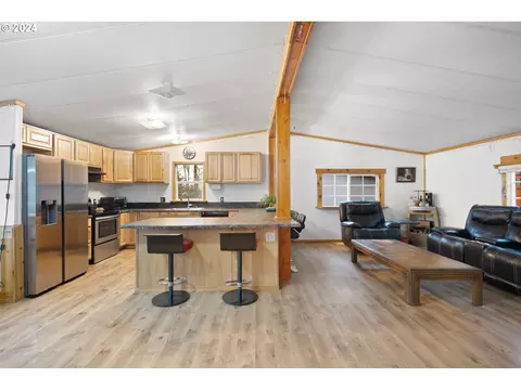 502 S 6th St, Springfield, OR 97477 photo 8
