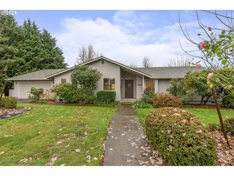 2202 NW Saint Andrews Dr, Mcminnville, OR 97128