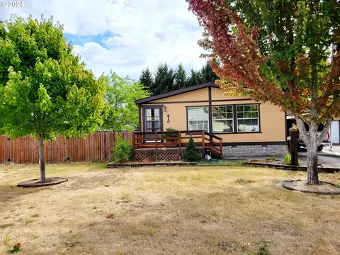 610 SE Riverside Dr, Myrtle Creek, OR 97457