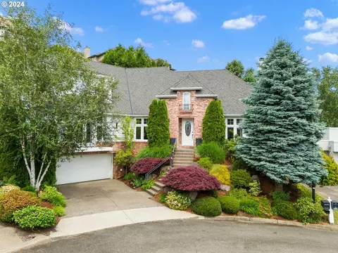 9235 NW Hopedale Ct, Portland, OR 97229