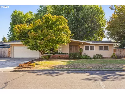 990 Garfield St, Woodburn, OR 97071