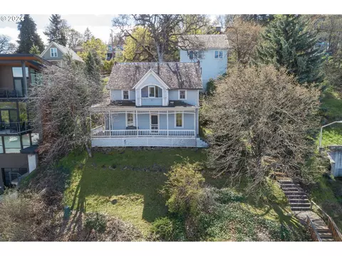 1 State St, Hood River, OR 97031