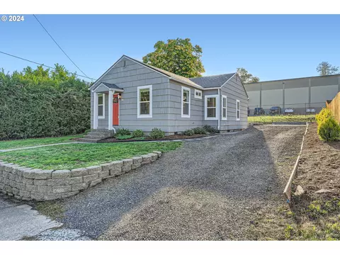 923 NW Greeley St, Camas, WA 98607