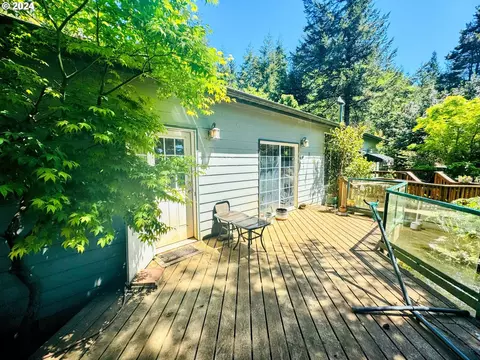 70023 Breakers Rd, North Bend, OR 97459