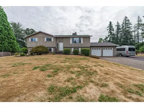 15935 S Sandalwood Rd, Oregon City, OR 97045