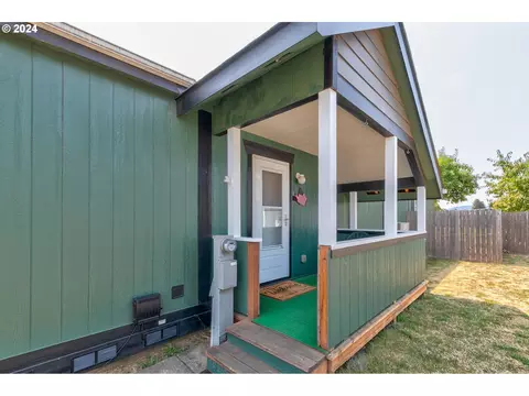 339 N 2nd Pl, Cornelius, OR 97113
