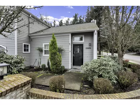 13490 SW Summerwood Dr, Tigard, OR 97223