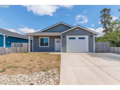 1205 Crocker St, North Bend, OR 97459