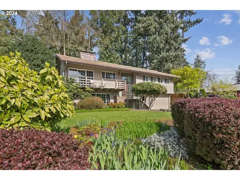 16702 SE Fircrest Ct, Milwaukie, OR 97267