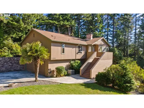 2490 Troy Ln, North Bend, OR 97459
