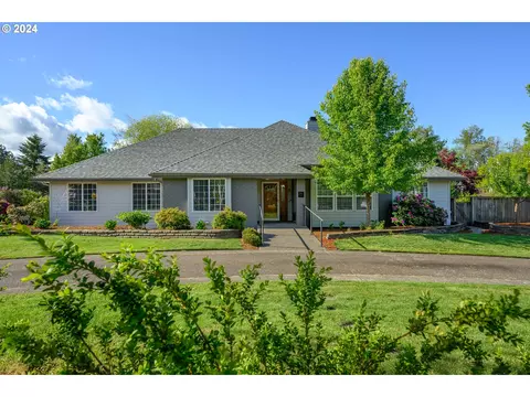 1915 NW Wallace Rd, Mcminnville, OR 97128
