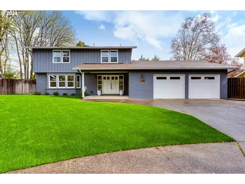 1555 Amberland Ave, Eugene, OR 97401