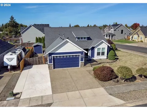 870 Cypress St, Mount Angel, OR 97362