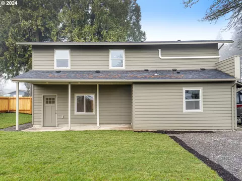 415 D St, Columbia City, OR 97018