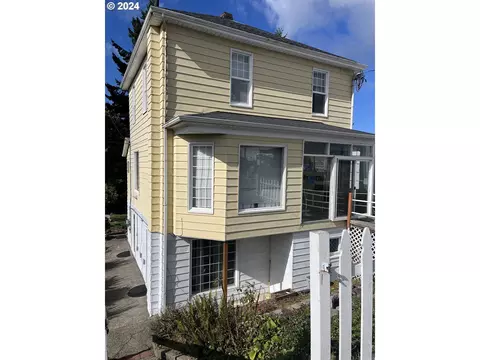 1776 Union Ave, North Bend, OR 97459