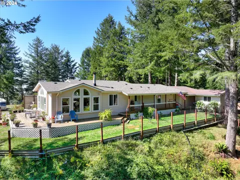 19061 Woodton Ln, Brookings, OR 97415